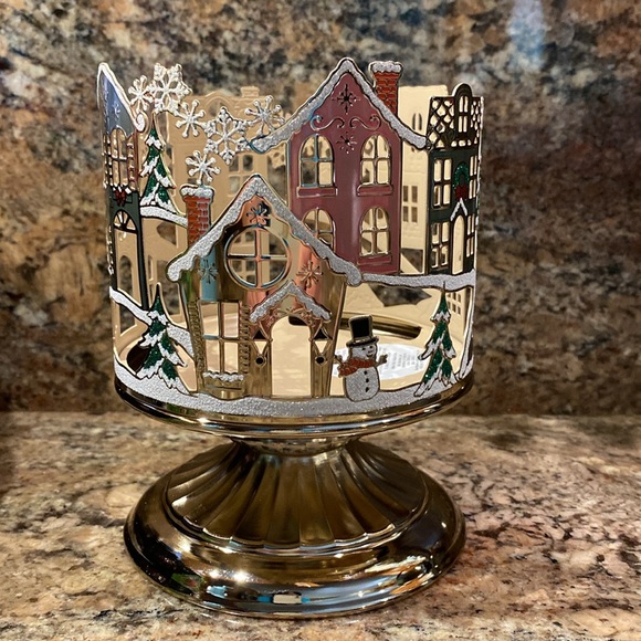 āVillage Sceneā by Bath & Body Works, 3-Wick Candle Holder, 2024 Series, NWT Box - Picture 9 of 15